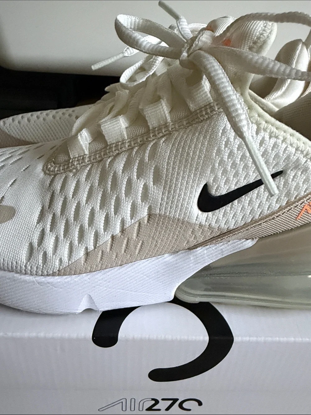 Nike- W Air Max 270